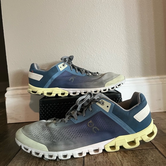 On Running Men's size 13 - Picture 1 of 4